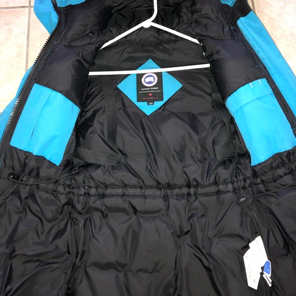 Authentic Canada Goose Montebello Parka - Picture 10 of 16